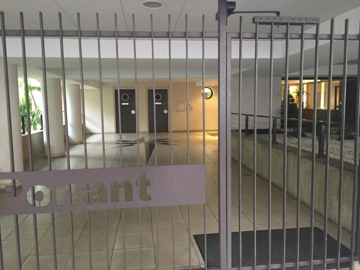Apartment T2 Proche De La Gare, A 10 Minutes A Pieds De La Croisette, Piscine & Parking Dans De Standing