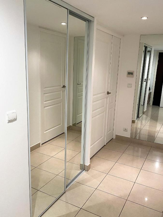 Apartment T2 Proche De La Gare, A 10 Minutes A Pieds De La Croisette, Piscine & Parking Dans De Standing *
