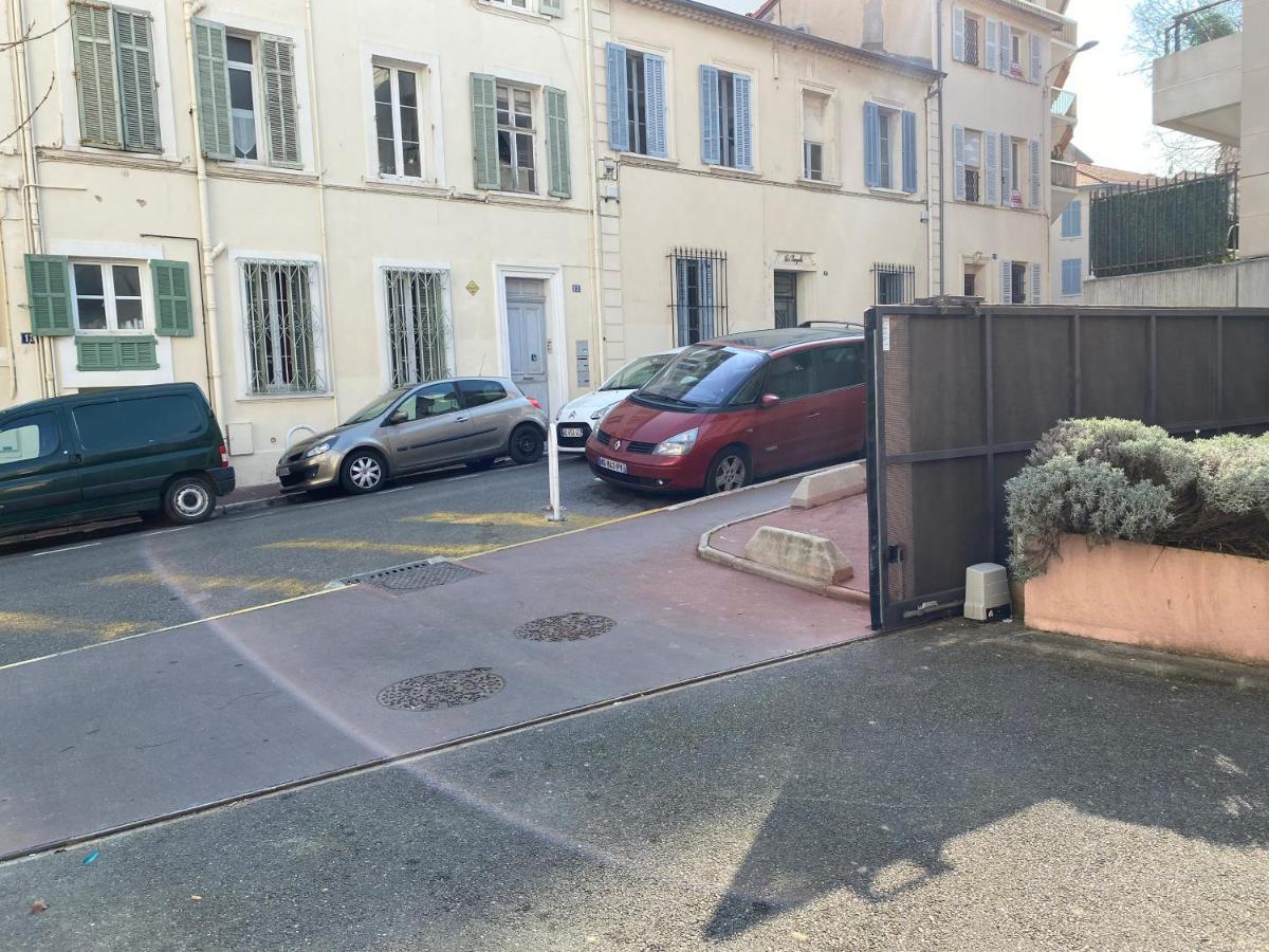 Apartment T2 Proche De La Gare, A 10 Minutes A Pieds De La Croisette, Piscine & Parking Dans De Standing *